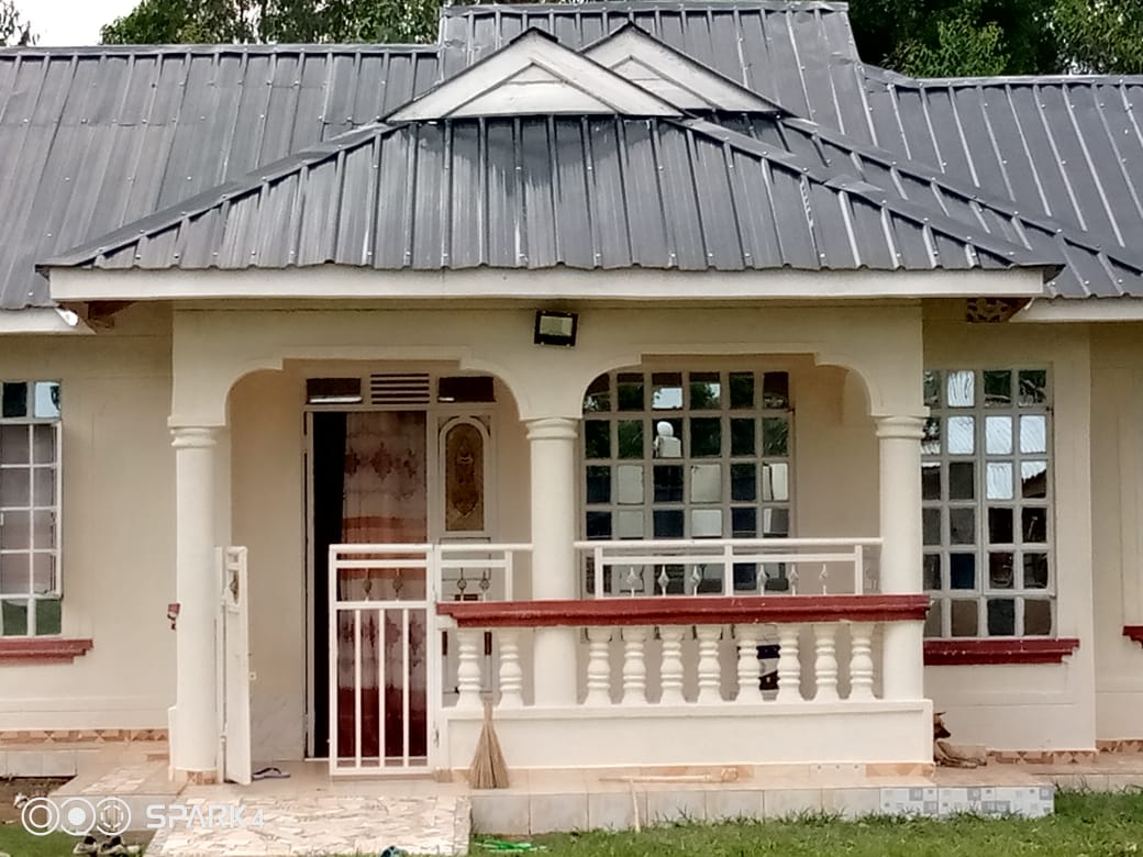 The house sits on a 1/4 acre land next to the road in Sigomre Siaya. It is gated, fitted with electricity, and has piped water. The seller is asking for 4 million. Contact the seller for more images and information.